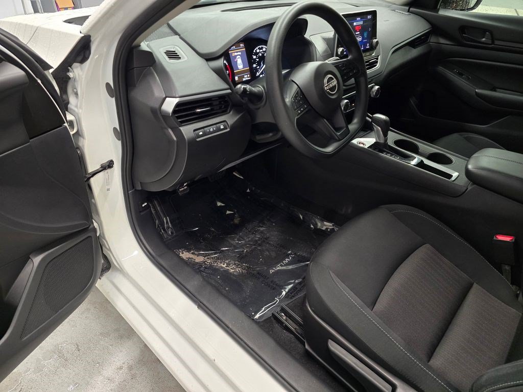 Used 2025 Nissan Altima 2.5 S FWD image 15