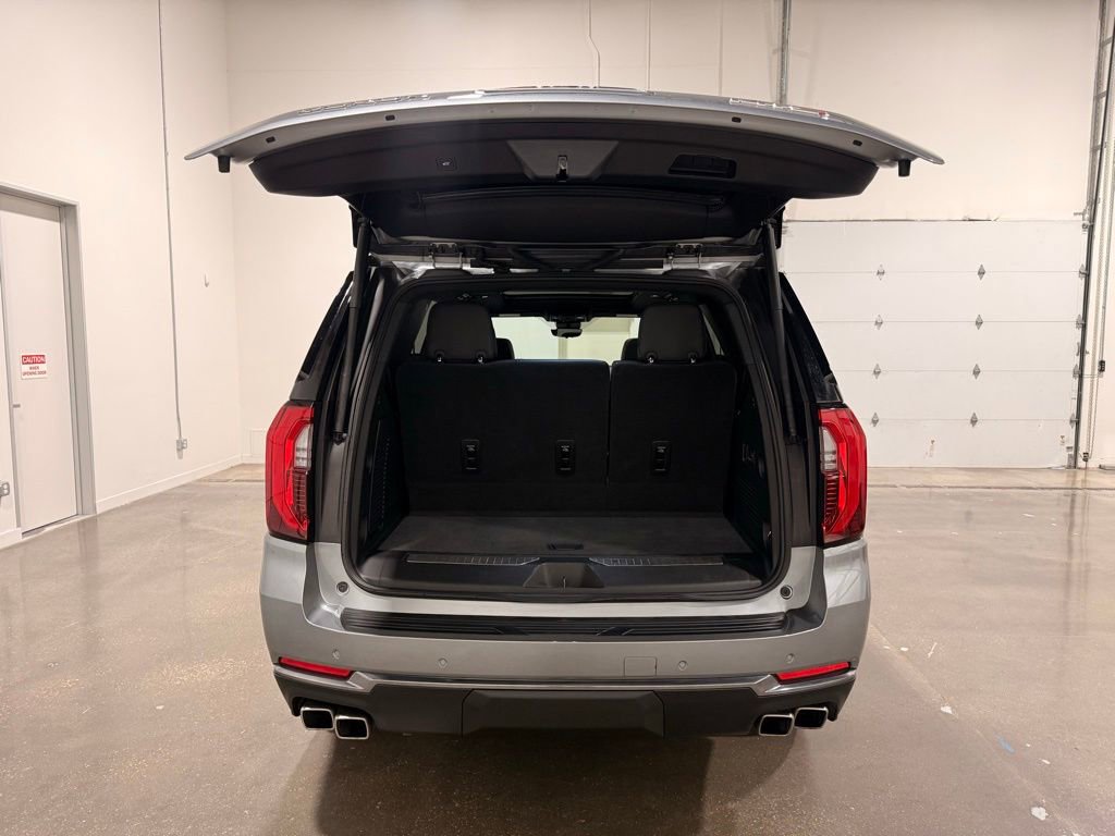 Used 2025 GMC Yukon AT4 w/ AT4 Premium Package AWD/4WD image 9