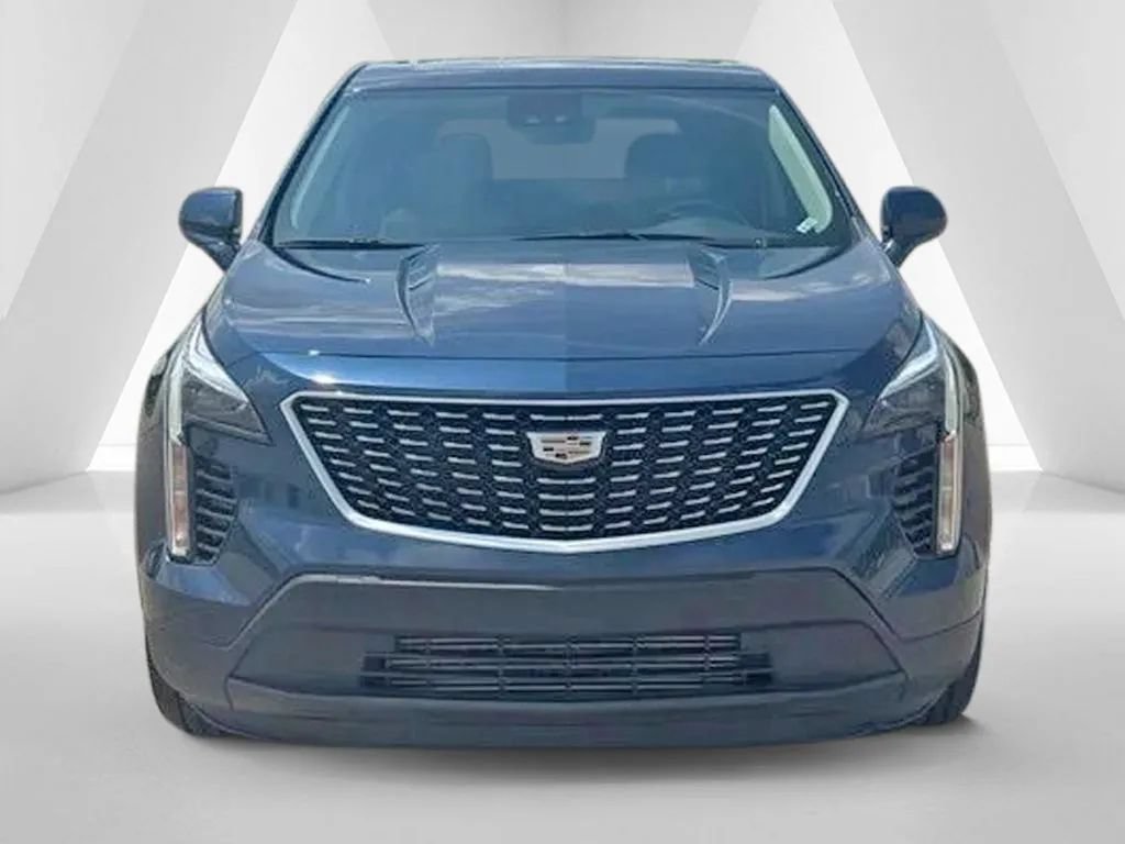 Used 2022 Cadillac XT4 Luxury w/ Cold Weather Package FWD image 2