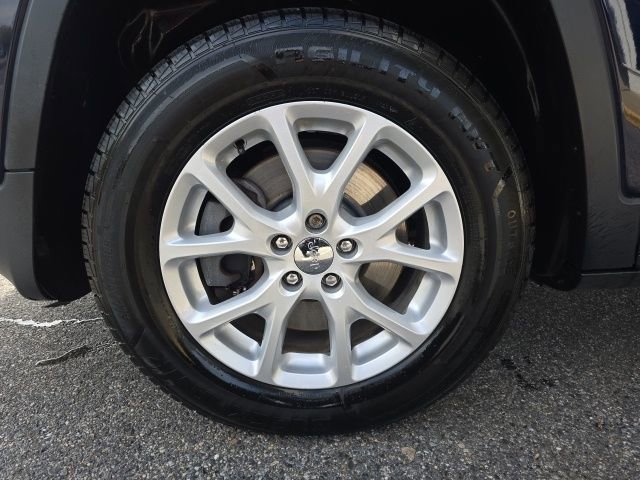 Used 2016 Jeep Cherokee Sport w/ Cold Weather Group image 27