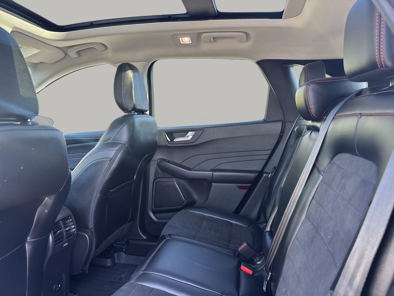 Used 2022 Ford Escape SEL w/ SEL Stealth AWD Package image 11