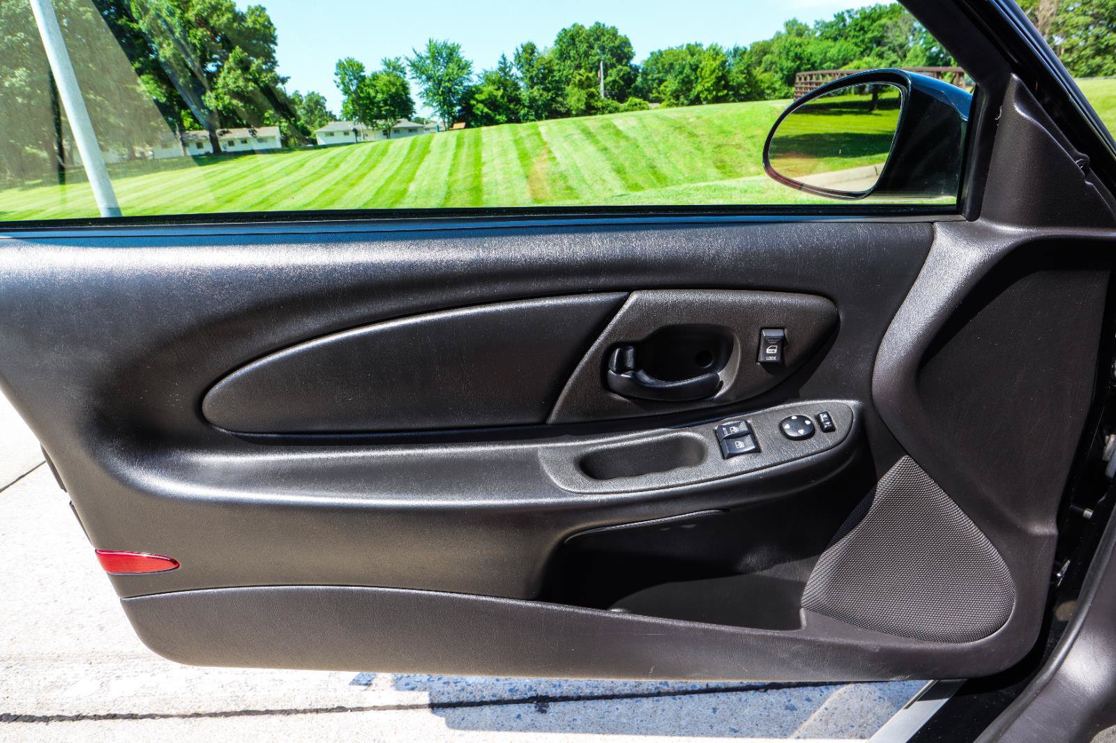 Used 2001 Chevrolet Monte Carlo SS w/ Preferred Equipment Group FWD image 30