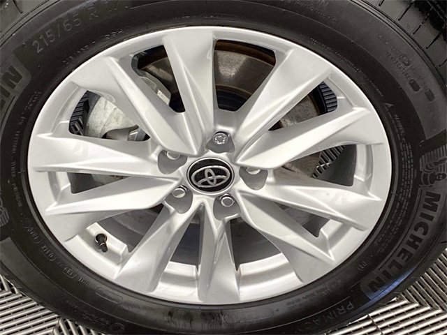 Used 2025 Toyota Corolla Cross LE image 26