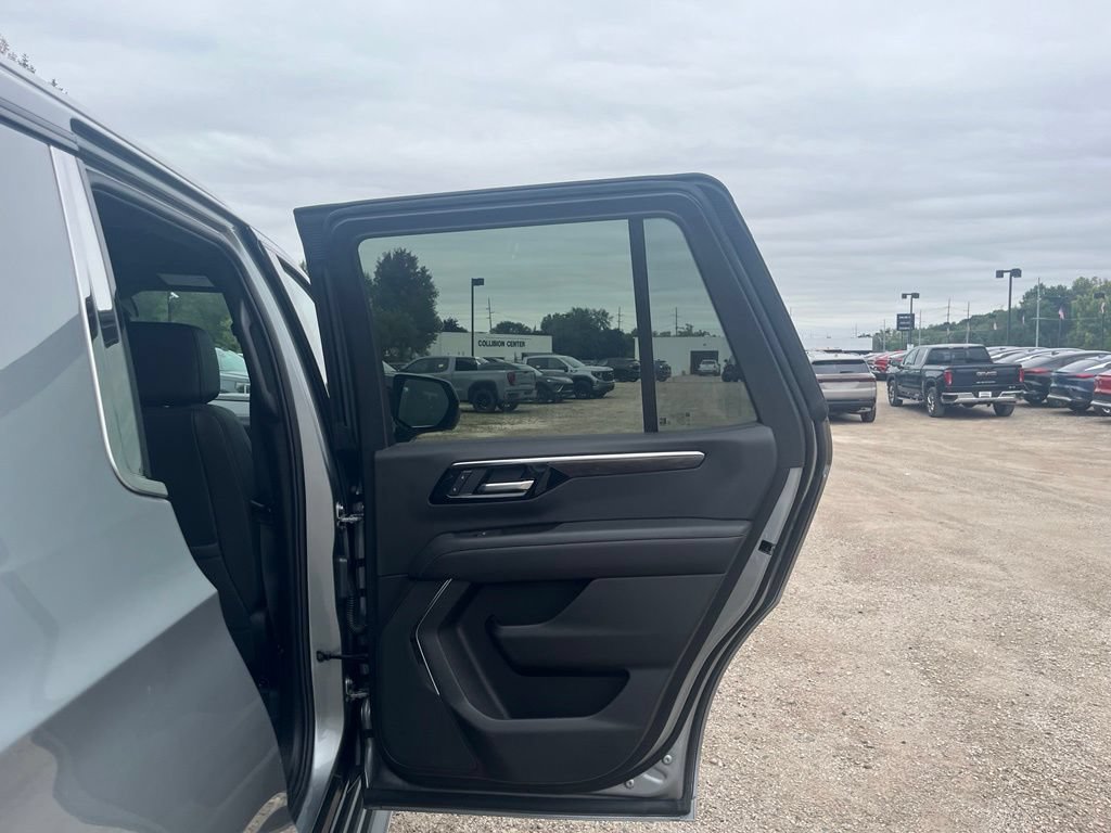 Used 2025 Chevrolet Tahoe LT AWD/4WD image 35