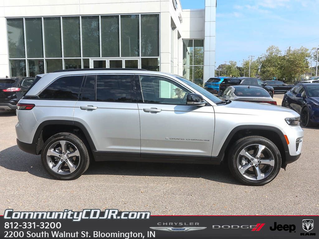 New 2025 Jeep Grand Cherokee Limited image 8