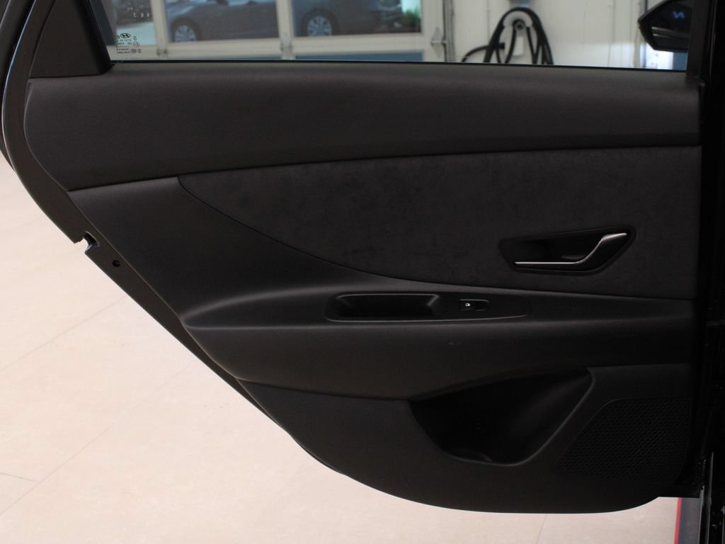 Used 2022 Hyundai Elantra N FWD image 27