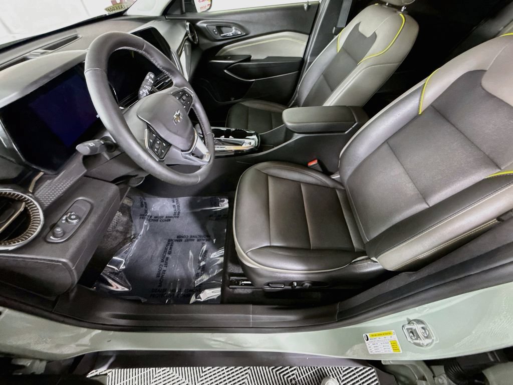 Used 2025 Chevrolet Trax ACTIV FWD image 23