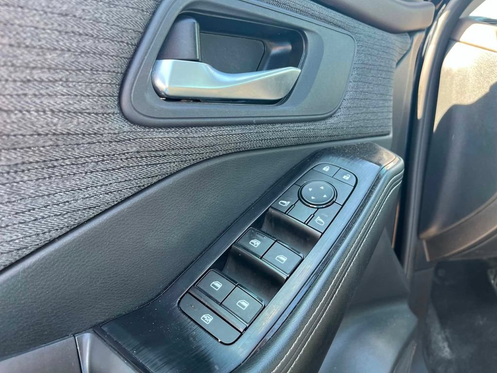 Used 2023 Nissan Rogue SV FWD image 11