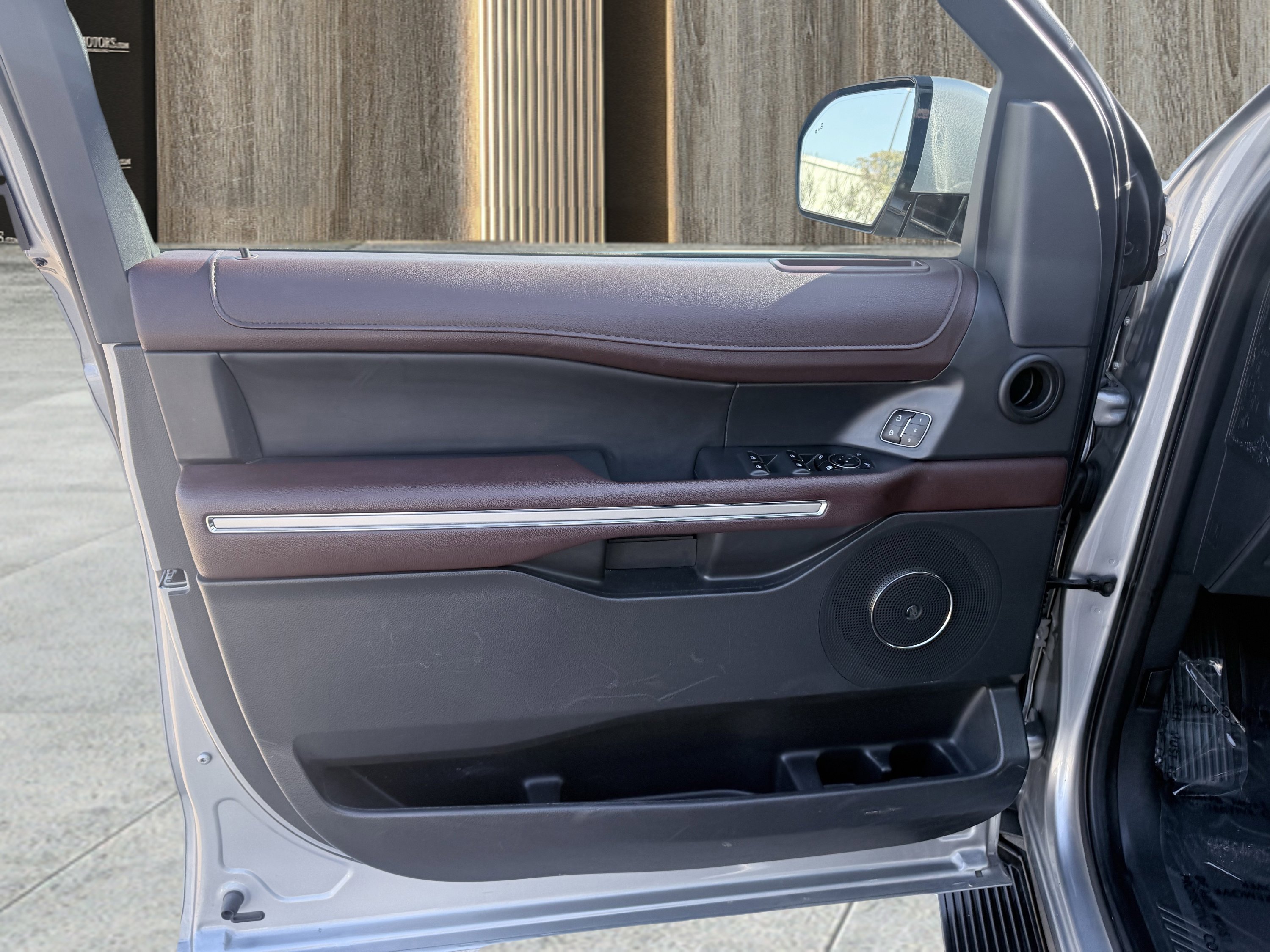 Used 2023 Ford Expedition Max Limited image 25