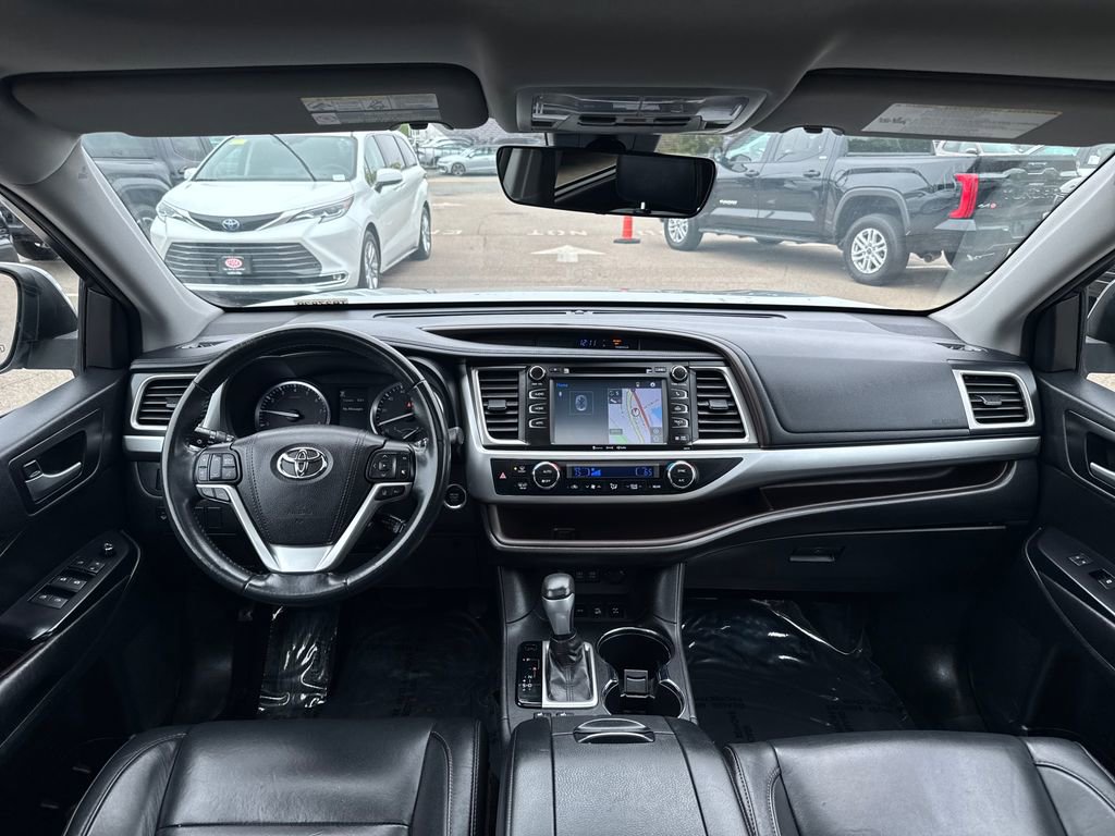 Used 2017 Toyota Highlander XLE AWD/4WD image 12