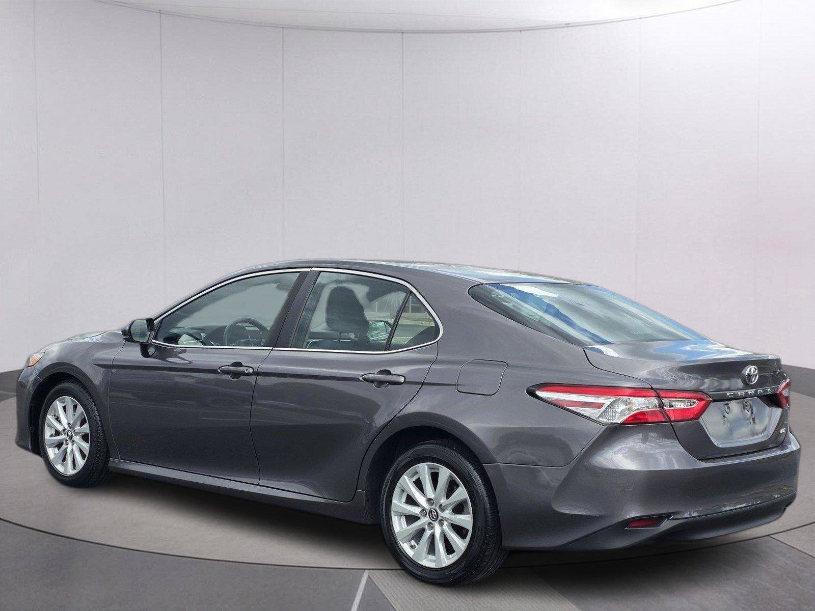 Used 2018 Toyota Camry LE FWD image 7