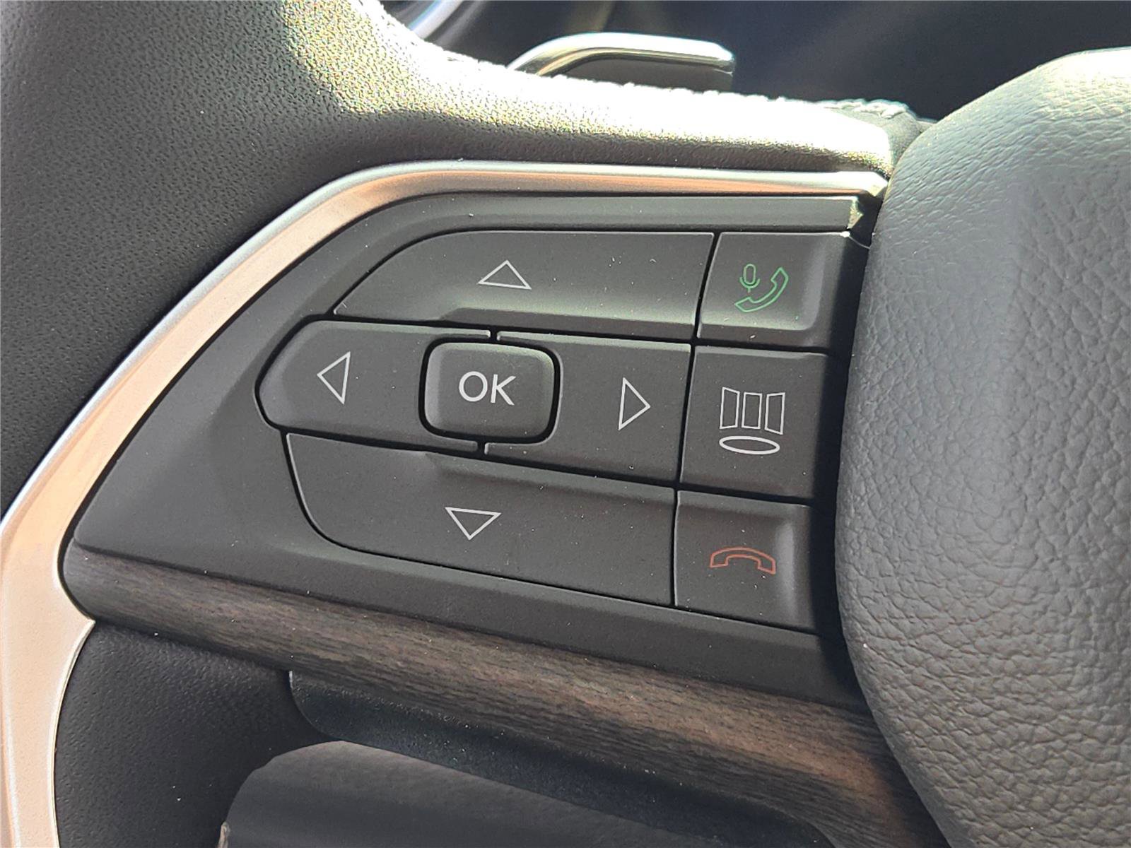 New 2025 Jeep Grand Cherokee Limited w/ Black Appearance Package image 33