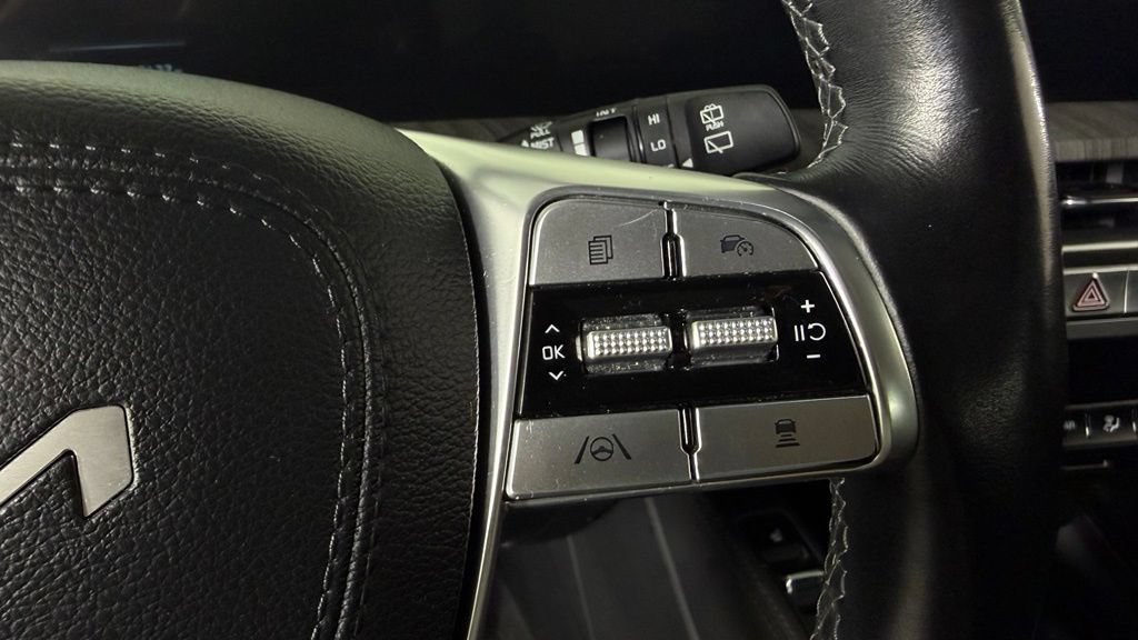 Used 2023 Kia Telluride EX w/ EX Captain's Chair Package AWD/4WD image 21