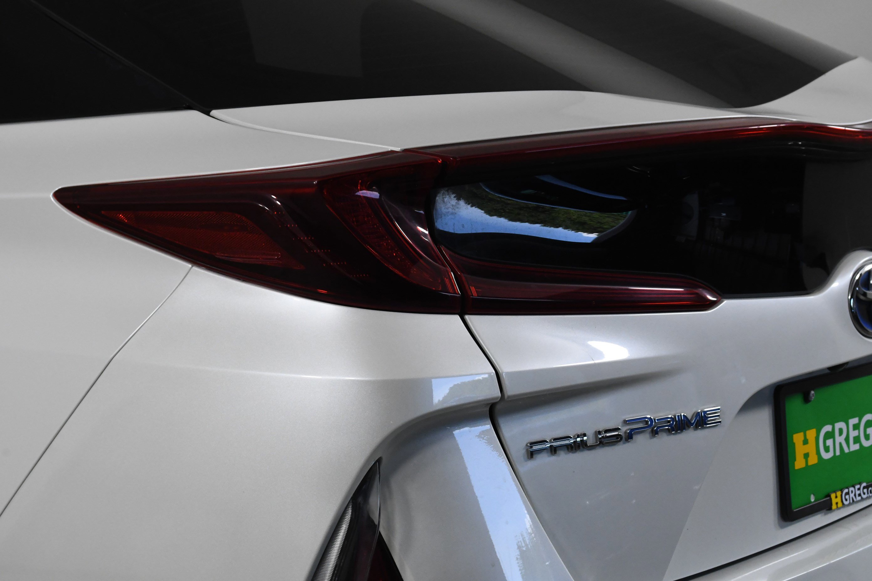 Used 2017 Toyota Prius Prime Advanced image 32