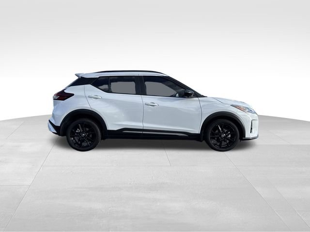 Used 2021 Nissan Kicks SR image 2