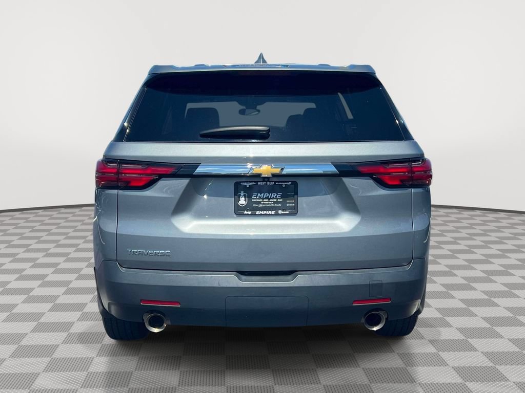 Used 2023 Chevrolet Traverse LS w/ Safety Package FWD image 5