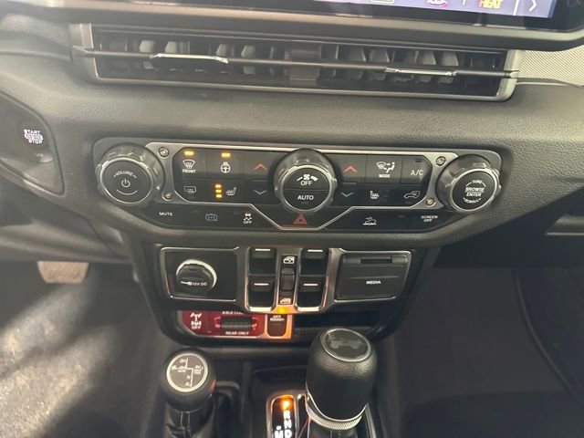 Used 2024 Jeep Wrangler Unlimited AWD/4WD image 23