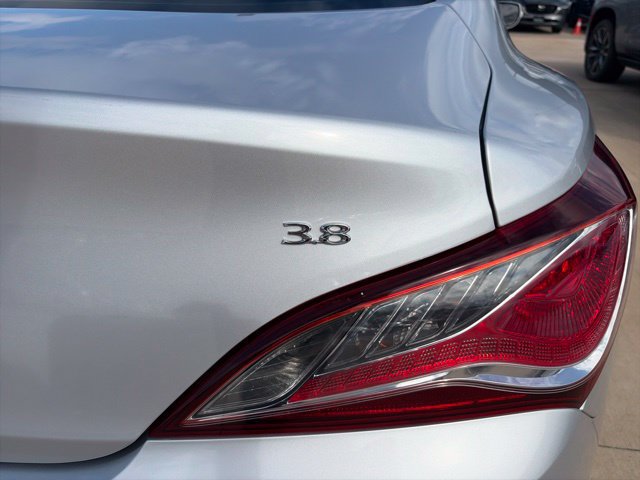 Used 2014 Hyundai Genesis 3.8 RWD image 5