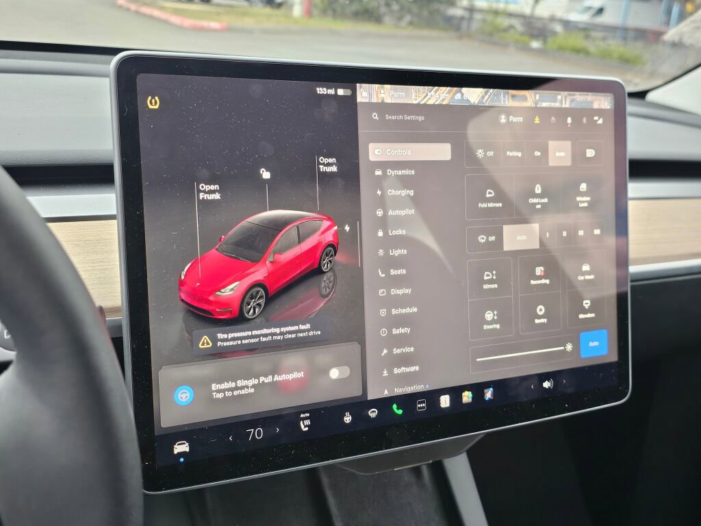 Used 2024 Tesla Model Y Long Range RWD image 30