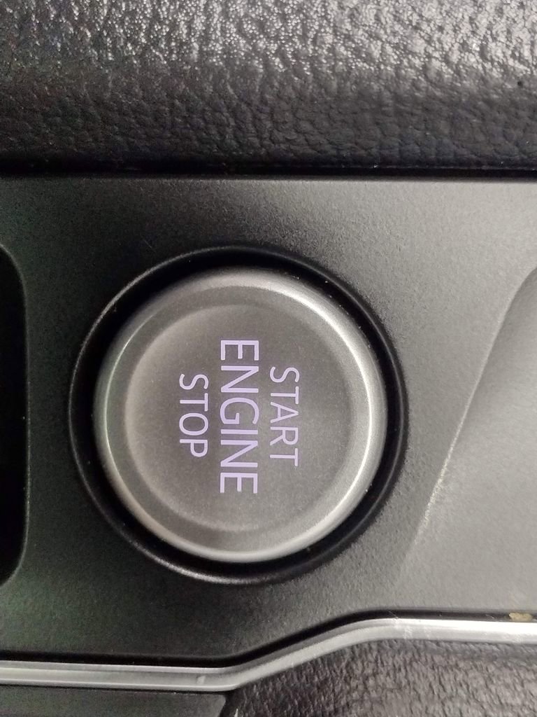 Certified 2022 Volkswagen Atlas Cross Sport SE w/ Panoramic Sunroof Package image 33