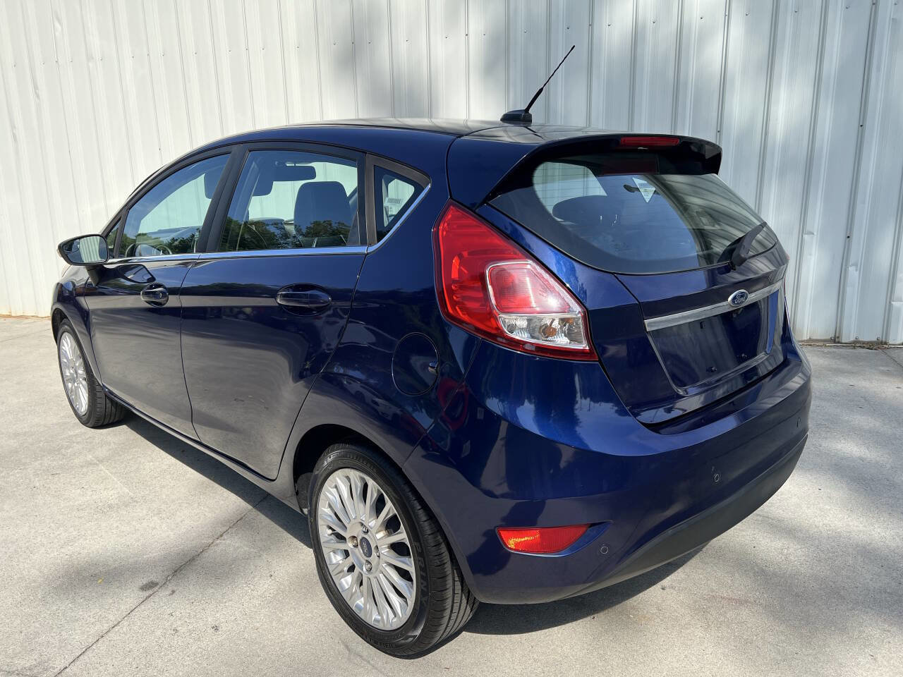 Used 2016 Ford Fiesta Titanium FWD image 5