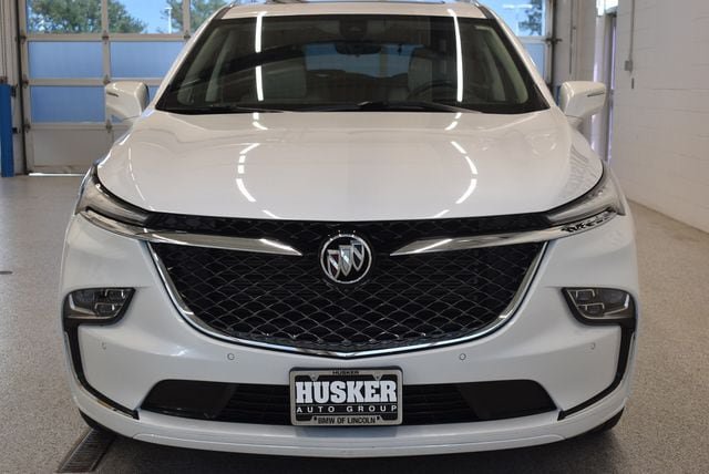 Used 2024 Buick Enclave Avenir w/ Avenir Technology Package AWD/4WD image 3