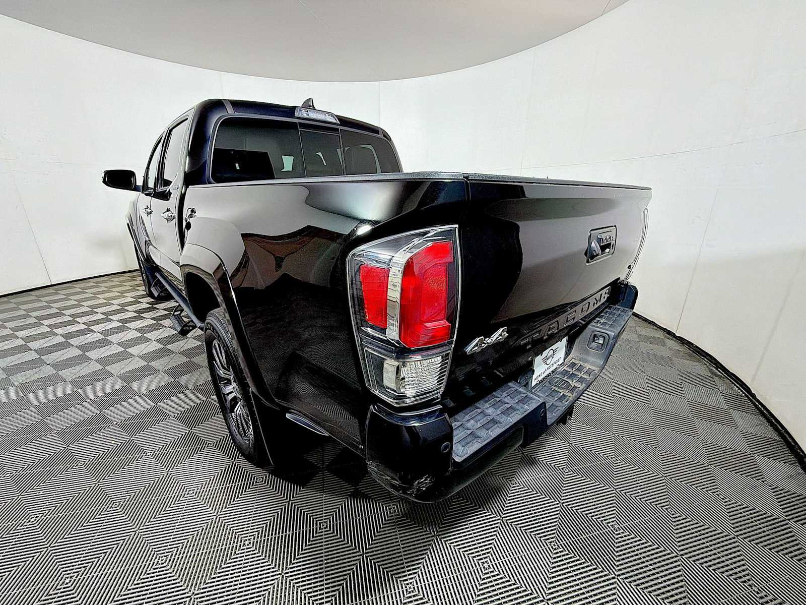 Used 2023 Toyota Tacoma Limited image 5