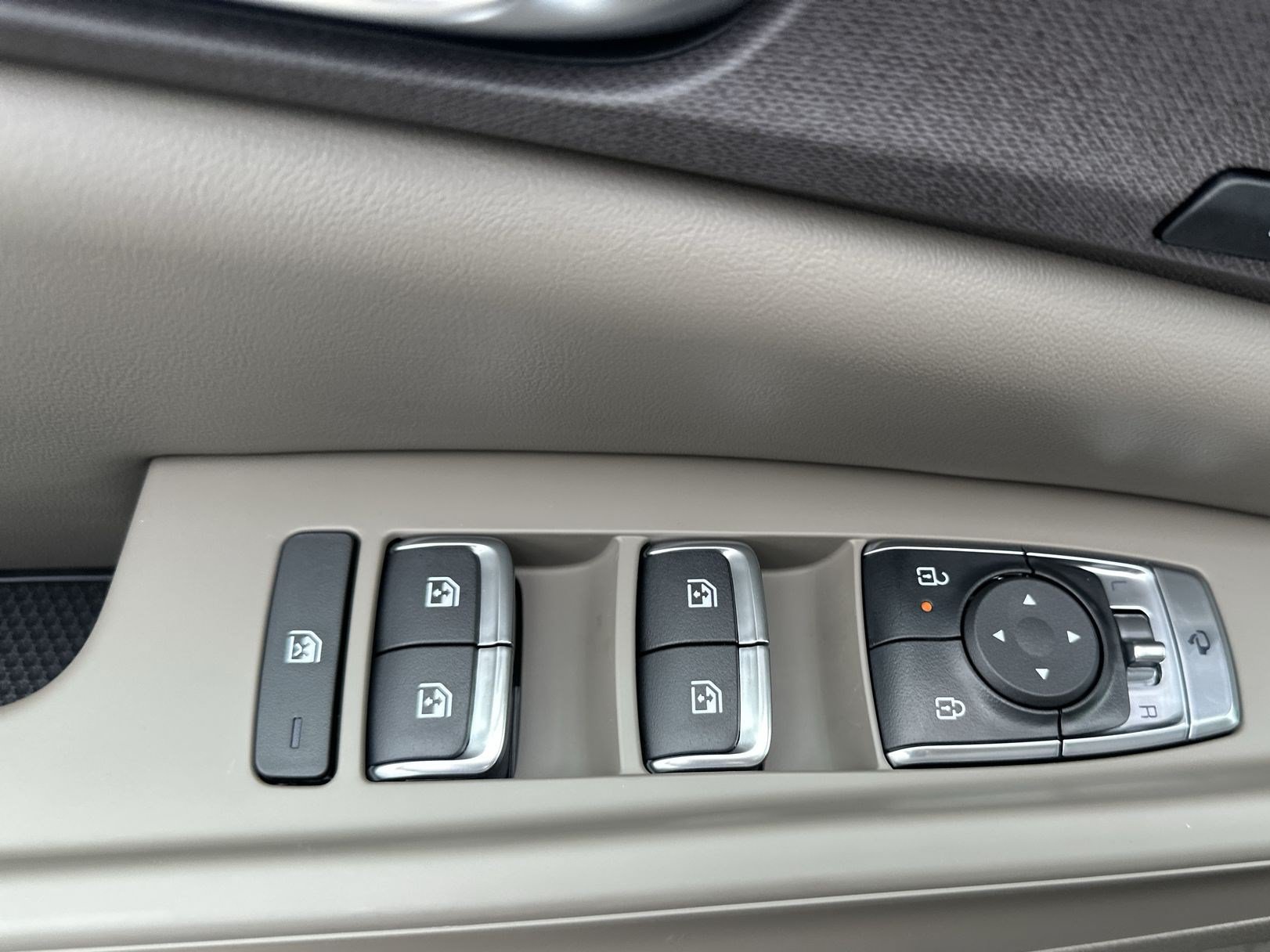 New 2026 Kia Carnival EX FWD image 17