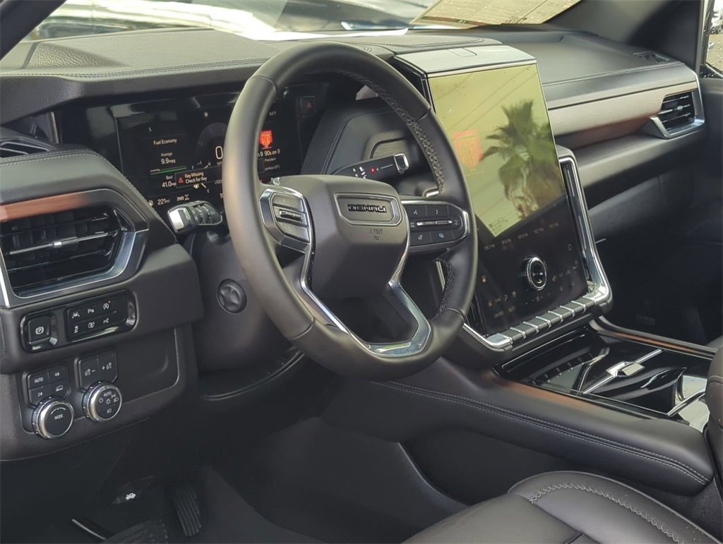 Used 2025 GMC Yukon XL Denali image 7