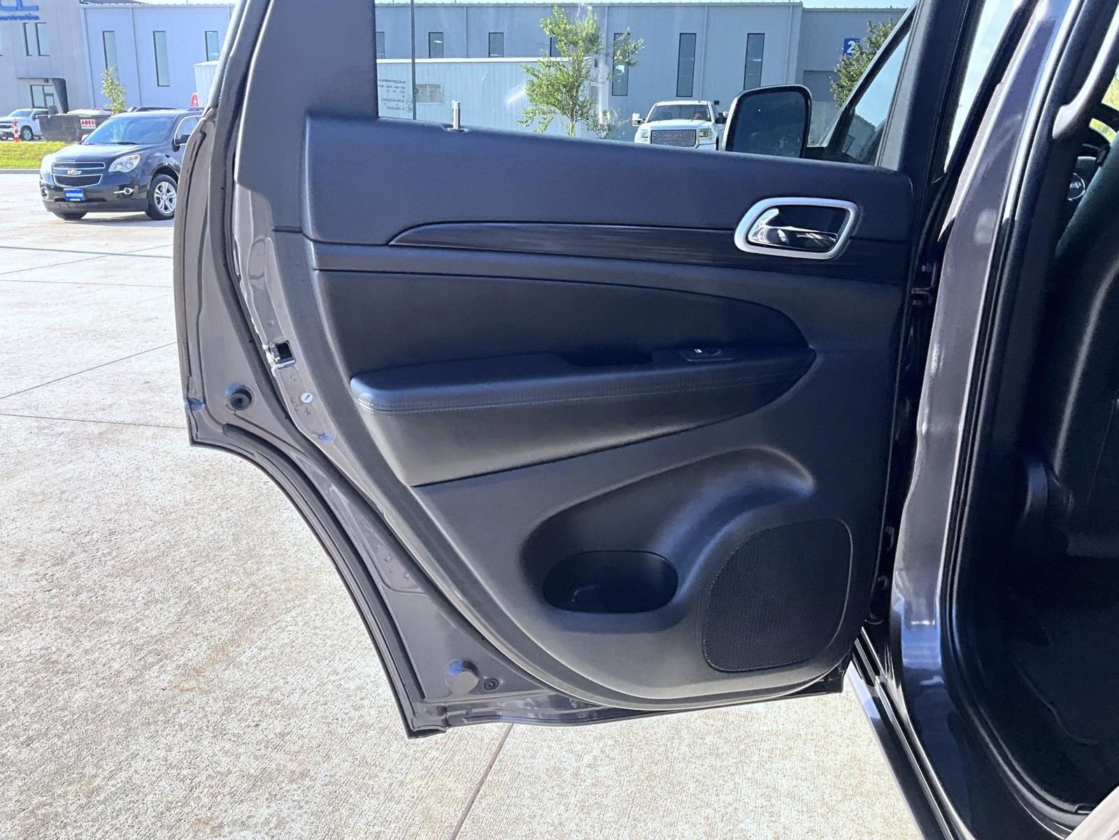 Used 2020 Jeep Grand Cherokee Altitude image 18