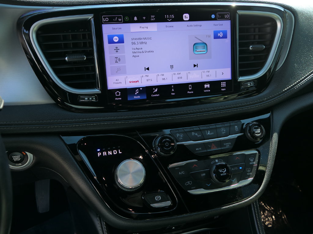 Certified 2022 Chrysler Pacifica Limited w/ Uconnect Theater Family Group AWD/4WD image 18