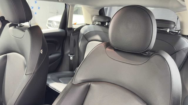Used 2015 MINI Cooper 4-Door Hardtop FWD image 22