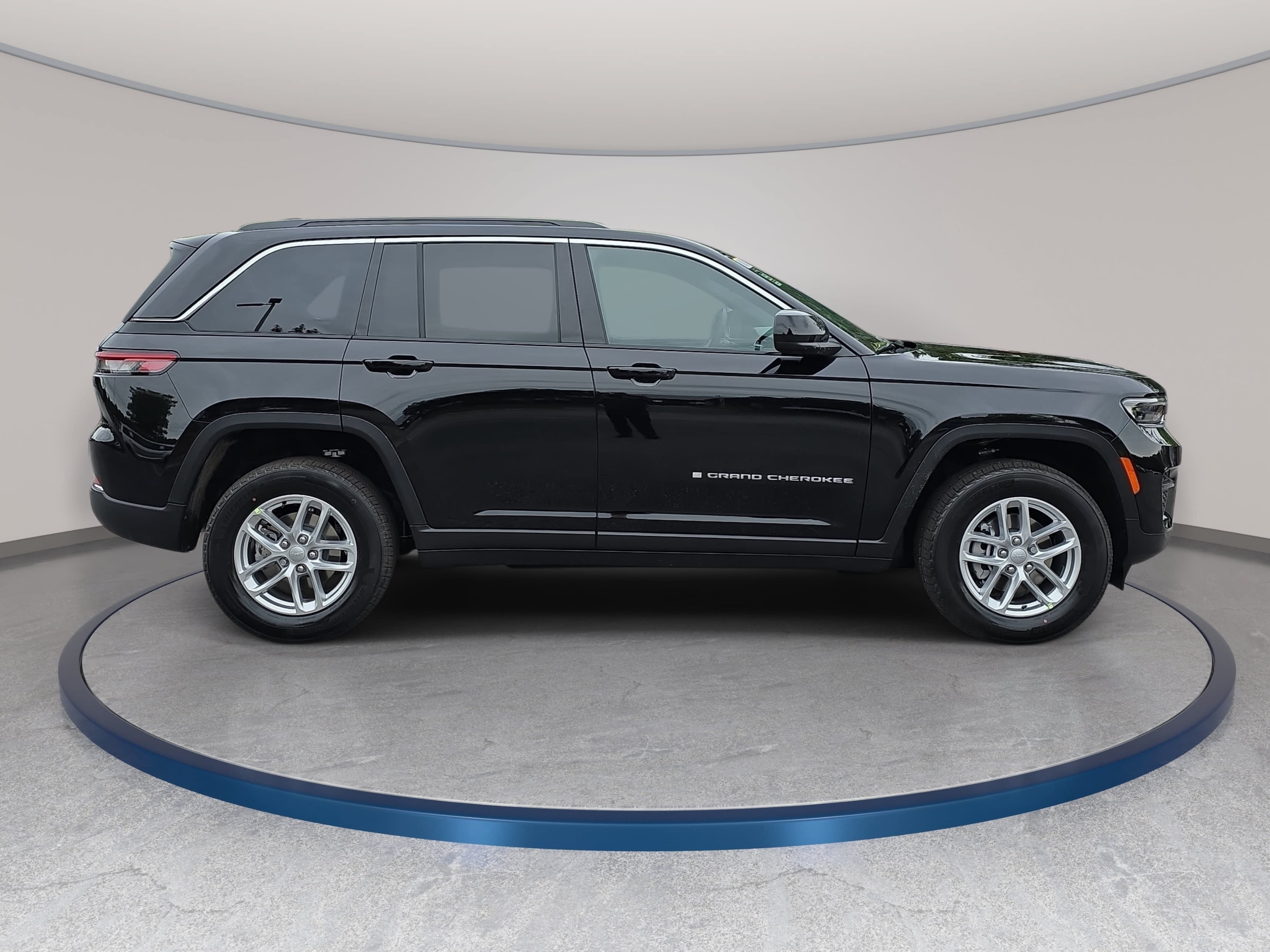 New 2026 Jeep Grand Cherokee Laredo X AWD/4WD image 4