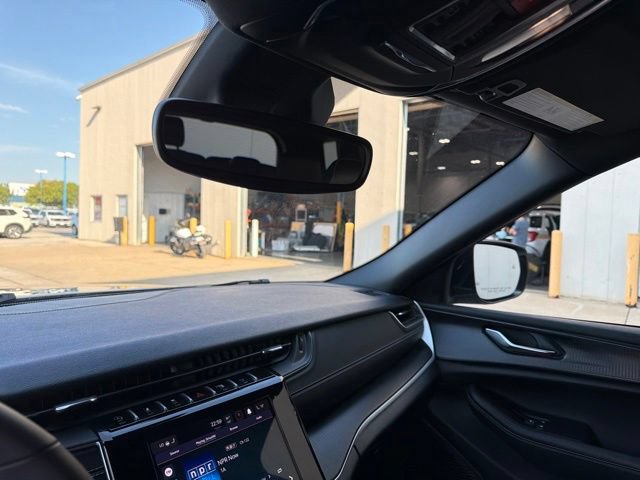 Used 2024 Jeep Grand Cherokee L Altitude AWD/4WD image 40