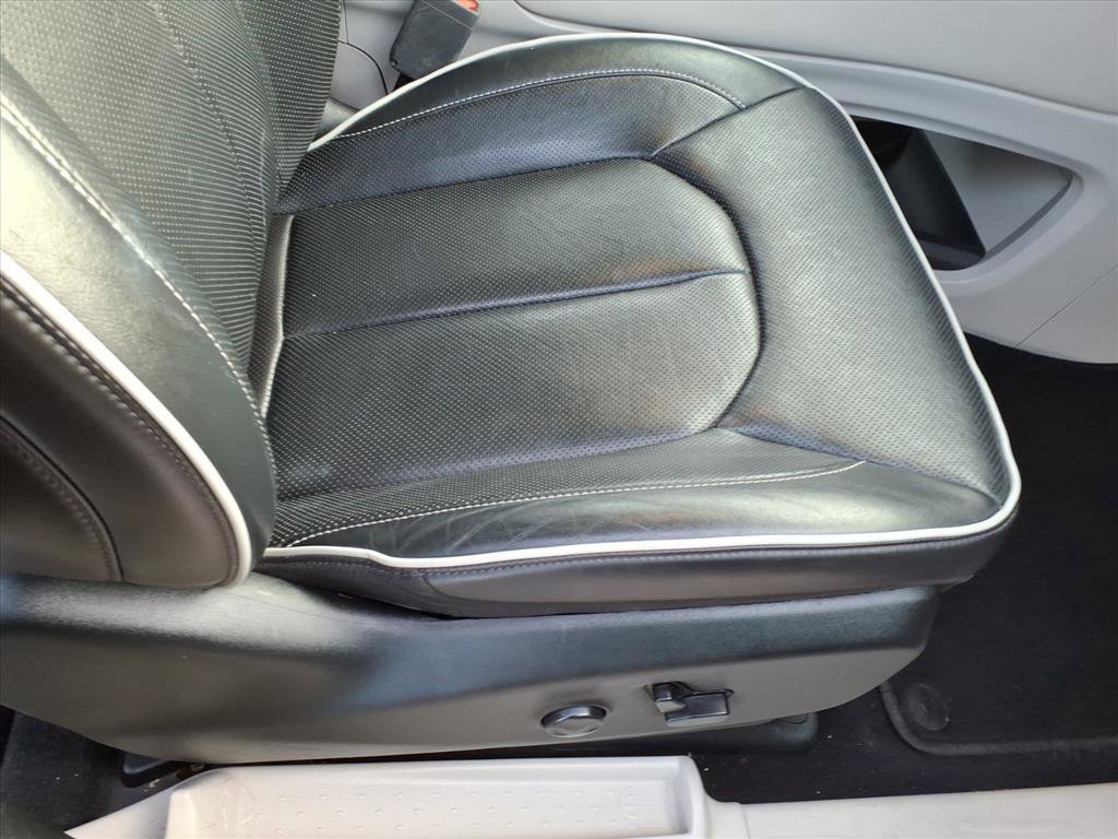 Used 2023 Chrysler Pacifica Limited image 18