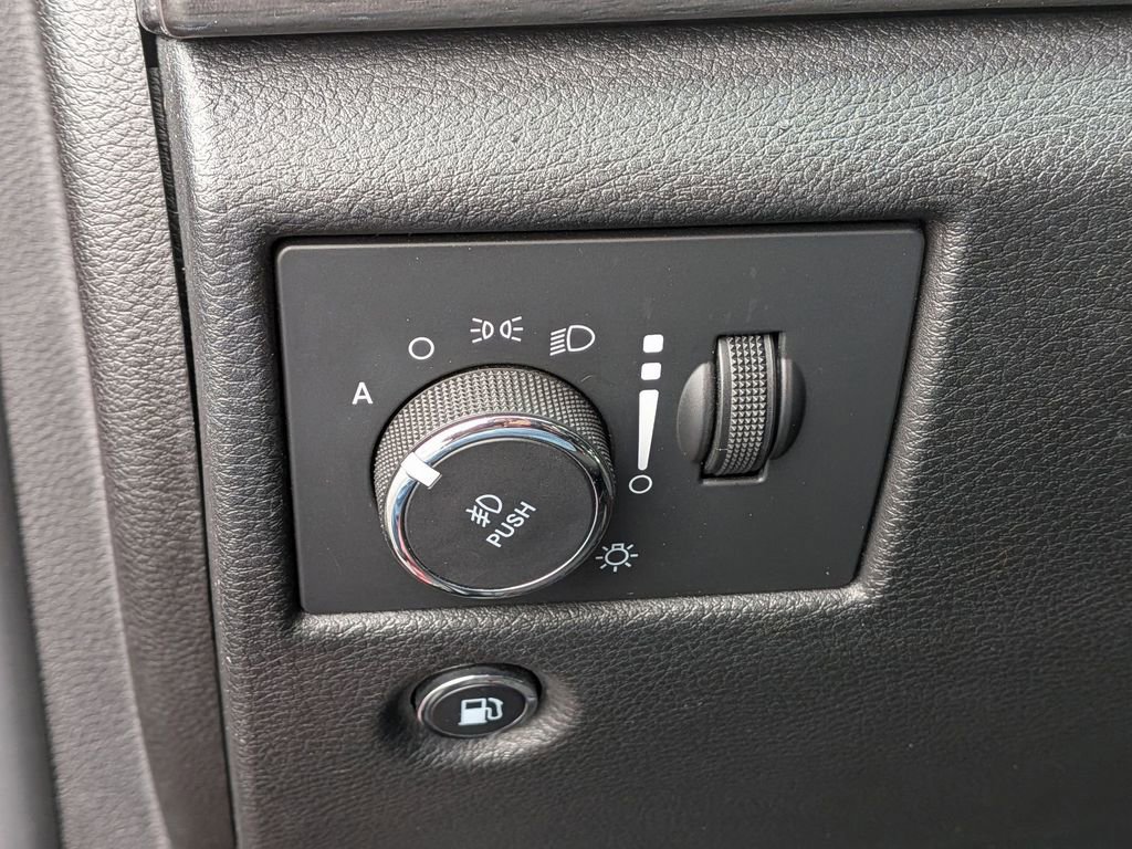 Used 2018 Jeep Grand Cherokee Laredo image 25