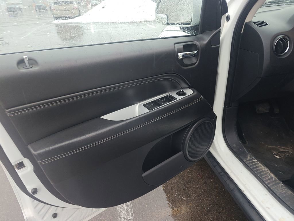 Used 2017 Jeep Compass High Altitude image 6