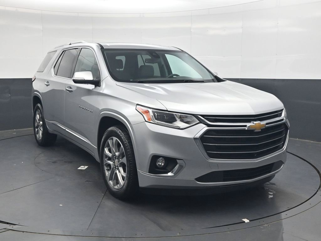 Used 2021 Chevrolet Traverse Premier FWD image 2