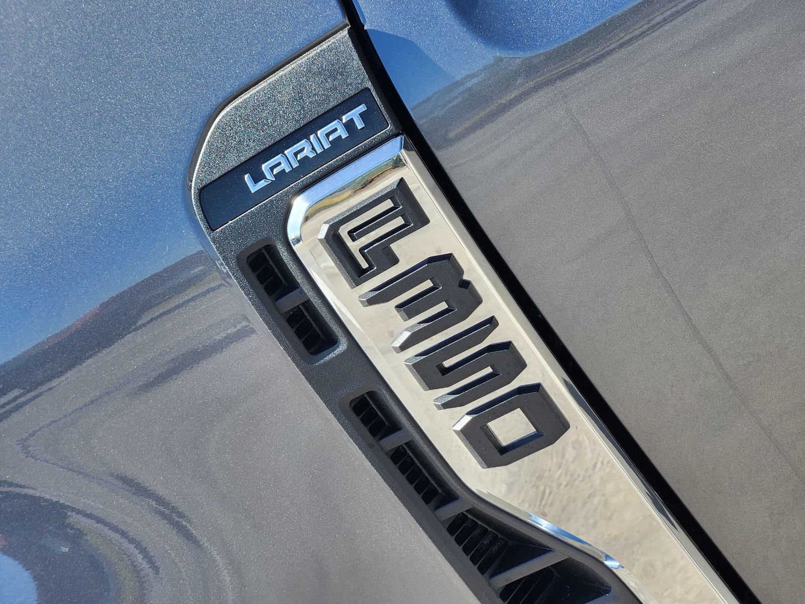 New 2027 Ford F350 Lariat w/ Lariat Premium Package AWD/4WD image 9