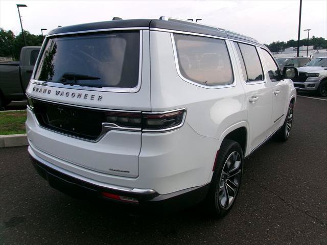 Certified 2022 Jeep Grand Wagoneer Series III w/ HD Trailer Tow Package AWD/4WD image 3