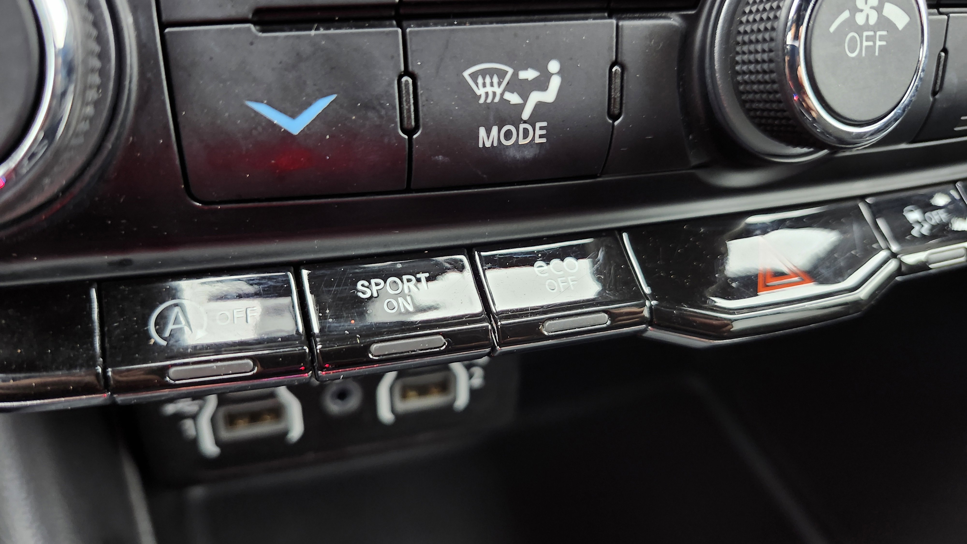 Used 2023 Dodge Durango SXT image 9