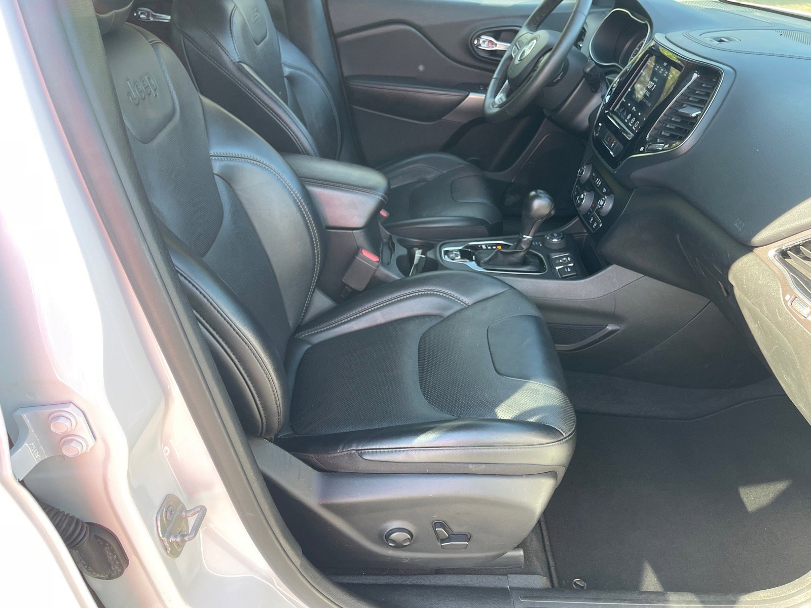 Used 2022 Jeep Cherokee Limited AWD/4WD image 19