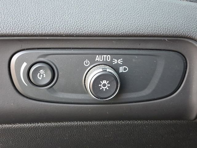 Used 2020 Buick Enclave Essence w/ LPO, Touring Package image 28