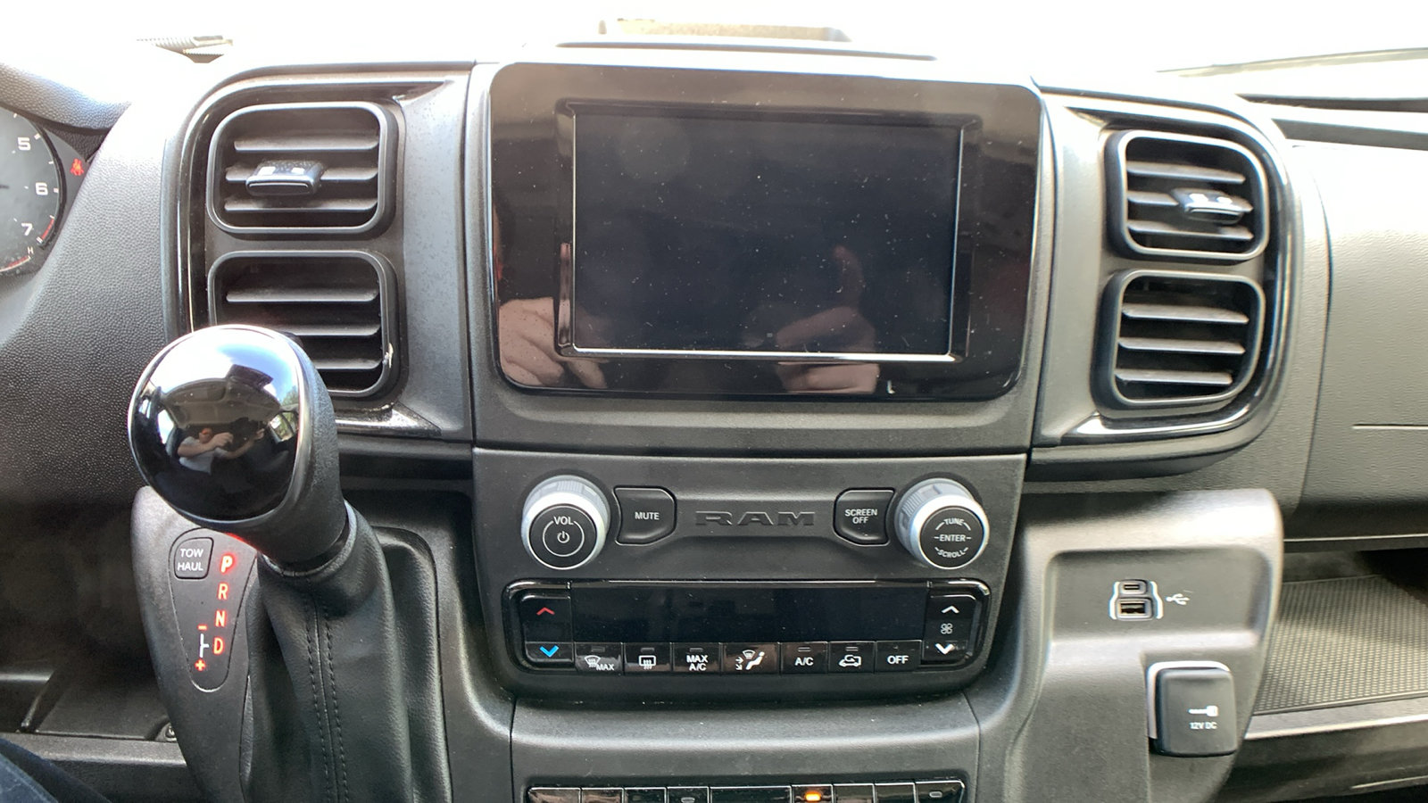 Used 2024 RAM ProMaster 2500 w/ Safety Group FWD image 17