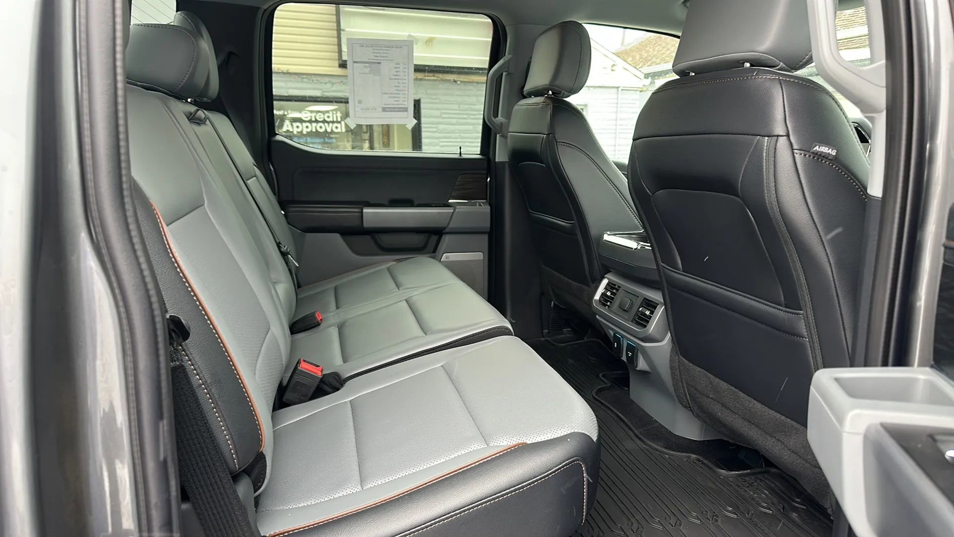 Used 2025 Ford F150 Lariat w/ Equipment Group 501A Mid image 22