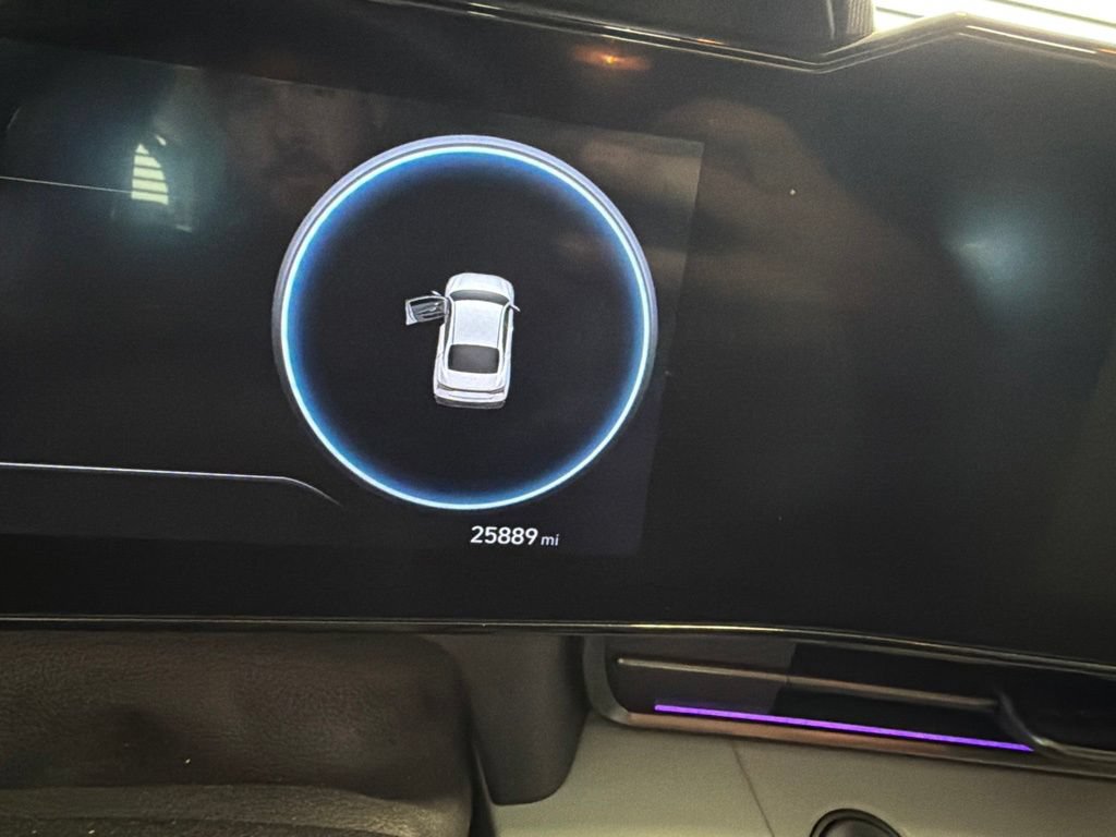 Used 2025 Hyundai Elantra Limited FWD image 3