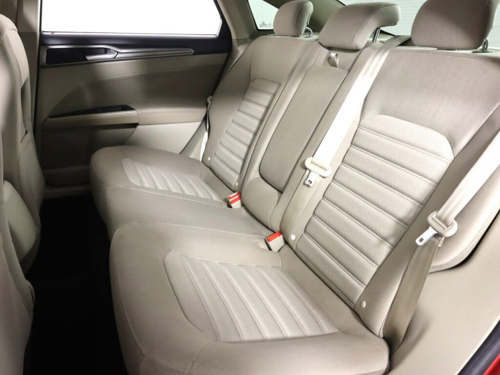 Used 2018 Ford Fusion SE image 31