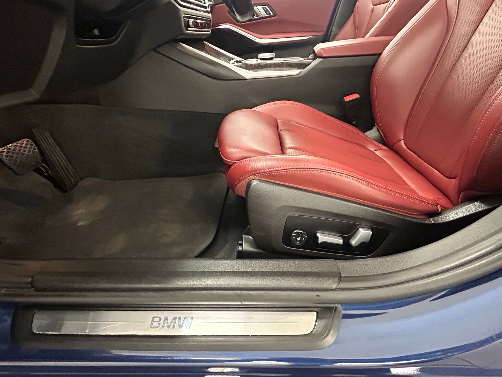 Used 2023 BMW 330i xDrive Sedan w/ Premium Package image 31