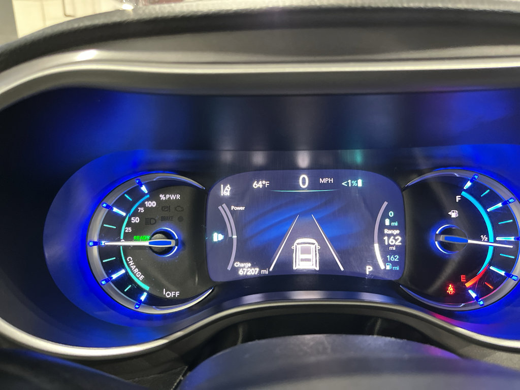 Used 2023 Chrysler Pacifica Touring-L FWD image 28