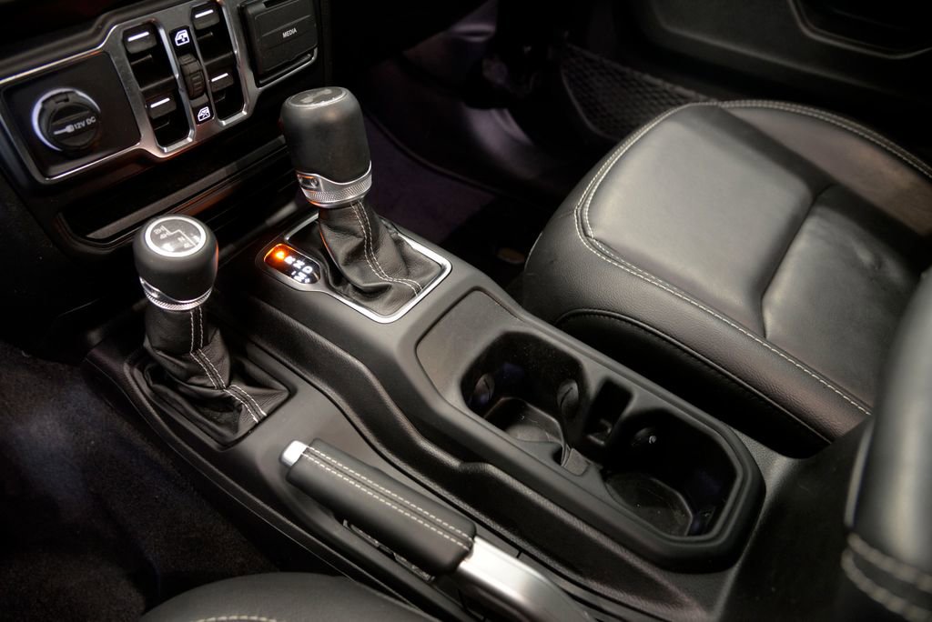 Used 2021 Jeep Wrangler Unlimited Sahara image 26